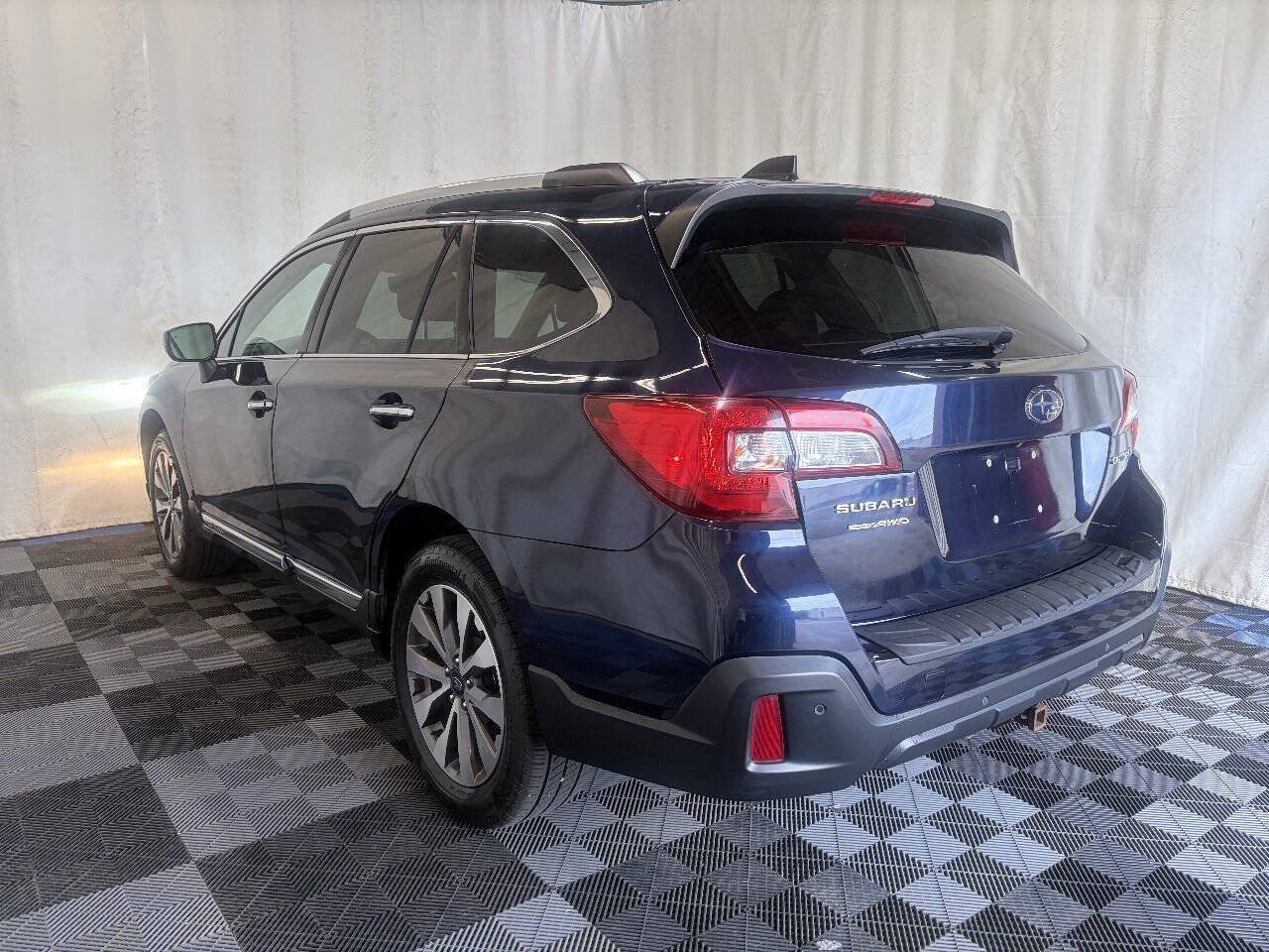 Used 2018 Subaru Outback 2.5i Touring AWD/4WD image 5