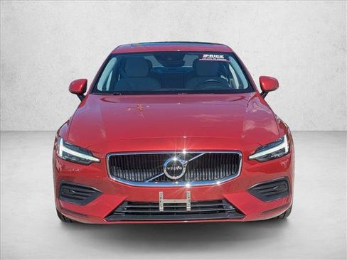 Used 2019 Volvo S60 T5 Momentum w/ Premium Package FWD image 2