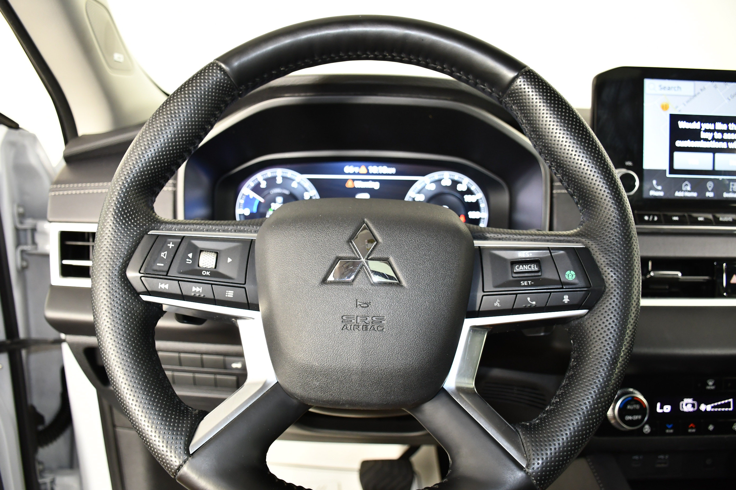 Used 2024 Mitsubishi Outlander SEL AWD/4WD image 19