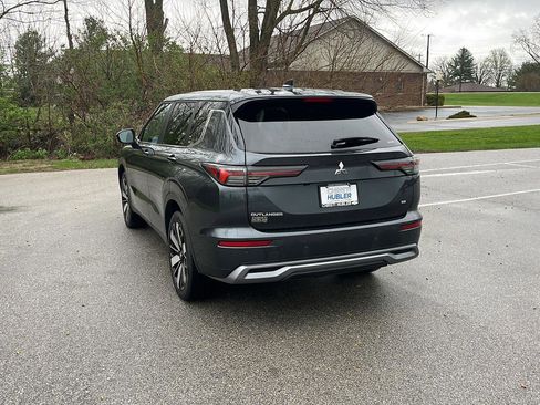 Used 2025 Mitsubishi Outlander SE AWD/4WD image 3