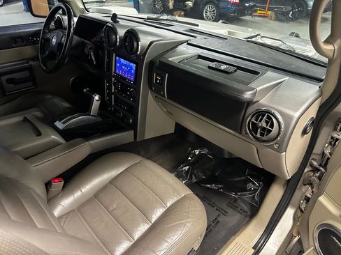 Used 2004 HUMMER H2 w/ Preferred Equipment Group image 21