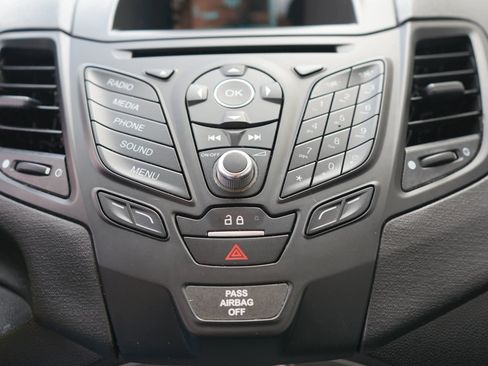 Used 2017 Ford Fiesta SE image 28