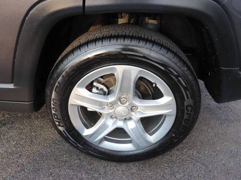 Used 2024 Jeep Compass Latitude AWD/4WD image 50