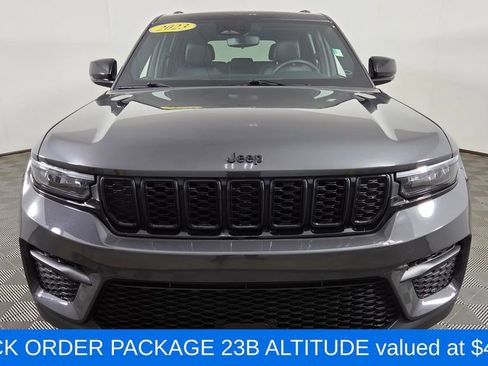 Used 2023 Jeep Grand Cherokee Altitude image 2