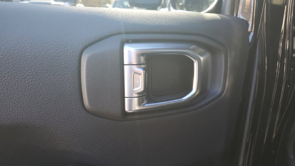 Used 2025 Jeep Gladiator Sport AWD/4WD image 17