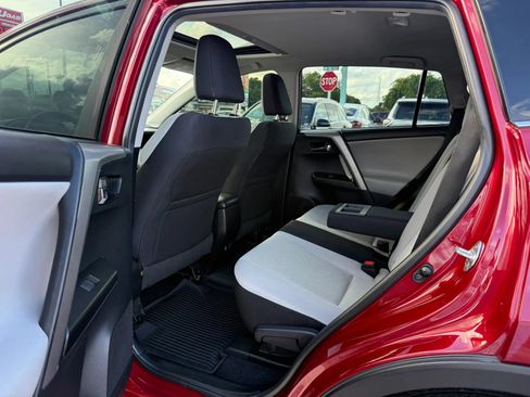 Used 2018 Toyota RAV4 XLE FWD image 17