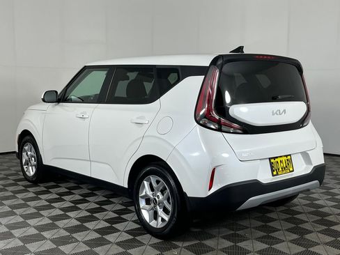 Used 2023 Kia Soul S FWD image 8