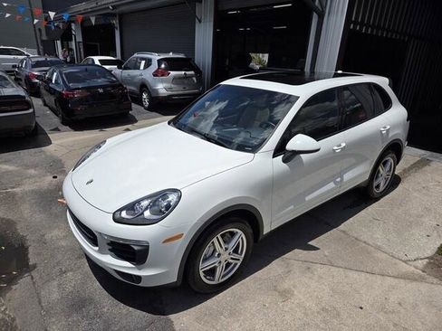 Used 2017 Porsche Cayenne S AWD/4WD image 4