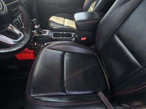 Used 2018 Jeep Wrangler Unlimited Rubicon w/ Dual Top Group AWD/4WD image 11