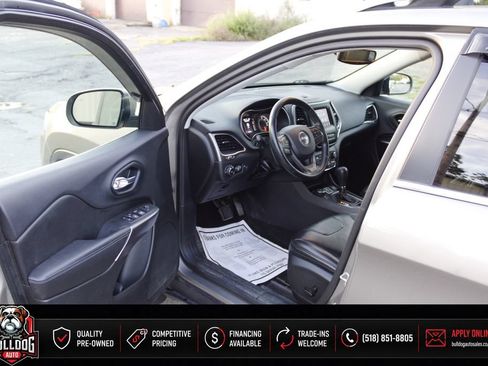Used 2019 Jeep Cherokee Latitude Plus w/ Comfort/Convenience Group AWD/4WD image 9