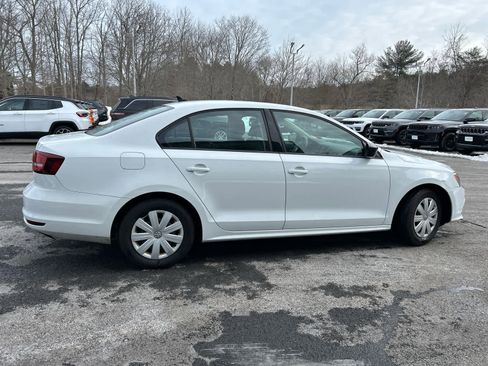 Used 2016 Volkswagen Jetta S image 3