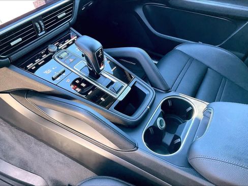 Used 2021 Porsche Cayenne image 15