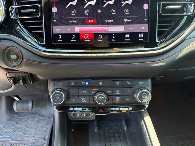 Used 2025 Dodge Durango R/T AWD/4WD image 28