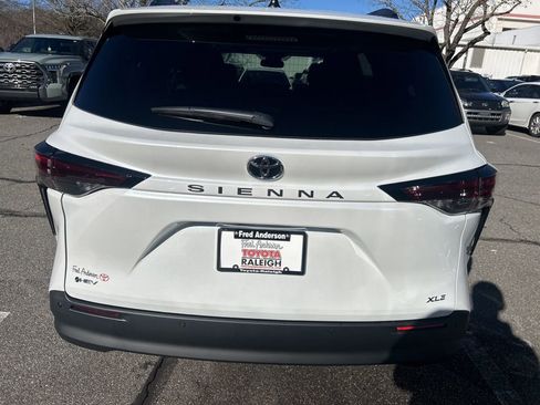 New 2026 Toyota Sienna XLE image 18