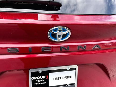 Used 2024 Toyota Sienna XLE FWD image 31