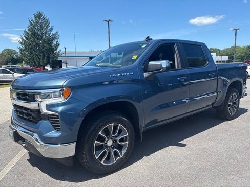 Used 2024 Chevrolet Silverado 1500 LT AWD/4WD image 2