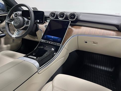 Used 2025 Mercedes-Benz C 300 4MATIC Sedan image 28