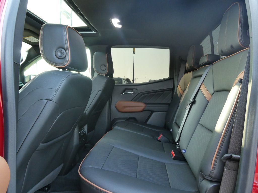 Used 2026 GMC Canyon AT4 w/ Technology Plus Package AWD/4WD image 18