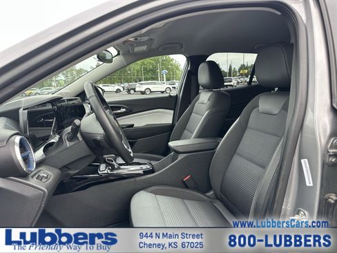 Used 2025 Chevrolet Trax LT w/ LT Convenience Package FWD image 11
