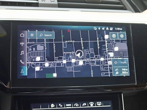 Used 2024 Audi Q8 e-tron Prestige image 17