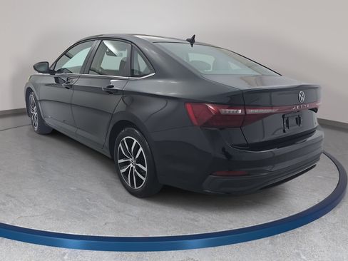 Certified 2025 Volkswagen Jetta SE FWD image 7