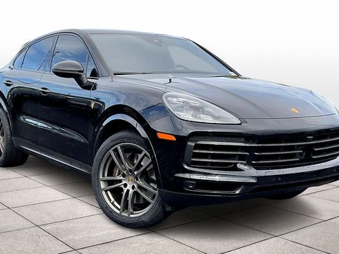 Used 2023 Porsche Cayenne Coupe image 2