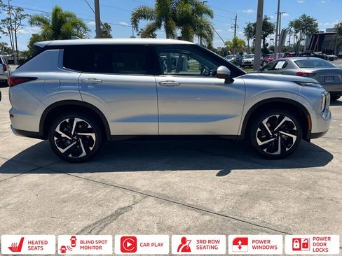 Used 2024 Mitsubishi Outlander SE FWD image 2