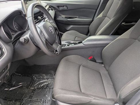 Used 2019 Toyota C-HR XLE FWD image 14