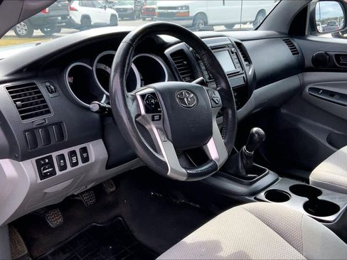 Used 2015 Toyota Tacoma 4x4 Access Cab w/ Convenience Package image 16