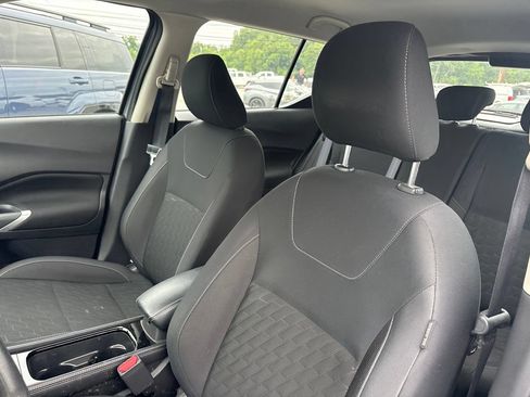 Used 2023 Nissan Kicks SV FWD image 3