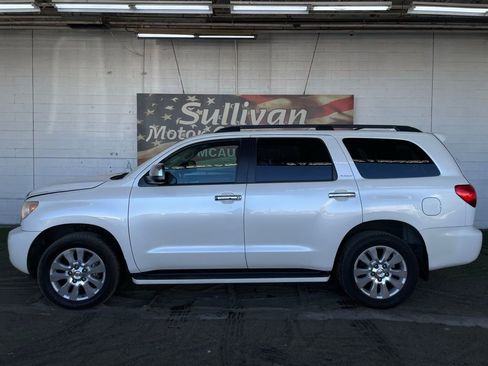 Used 2017 Toyota Sequoia Platinum image 2