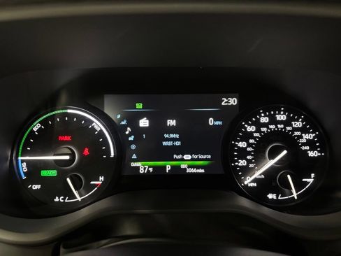 Used 2026 Toyota Sienna LE FWD image 23