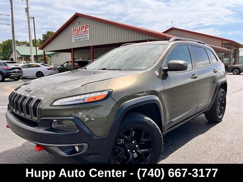 Used 2016 Jeep Cherokee Trailhawk w/ Comfort/Convenience Group AWD/4WD image 1
