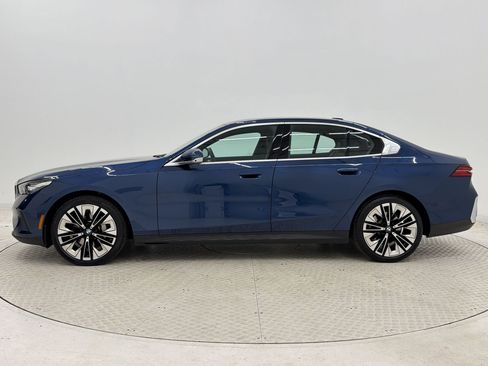 Used 2025 BMW 530i w/ Premium Package RWD image 2