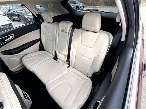 Used 2019 Ford Edge Titanium image 36