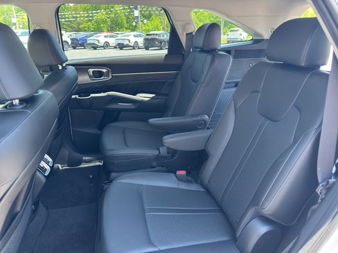Used 2023 Kia Sorento SX AWD/4WD image 16