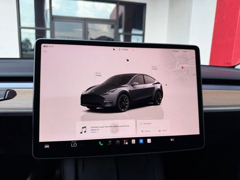 Used 2023 Tesla Model Y Long Range AWD/4WD image 18