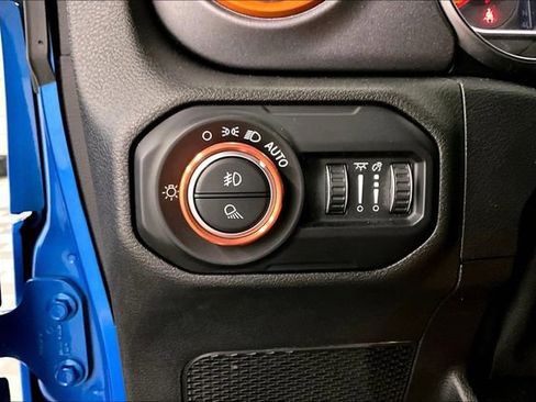 Used 2021 Jeep Gladiator Mojave w/ Cold Weather Group AWD/4WD image 40