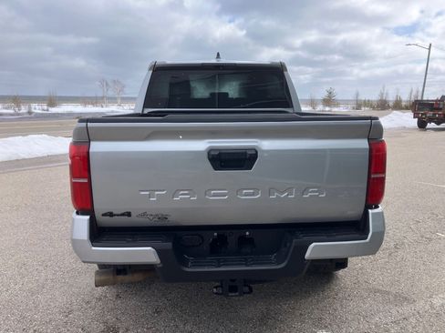 Used 2025 Toyota Tacoma TRD Off-Road image 4