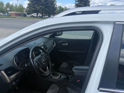 Used 2014 Jeep Cherokee Latitude AWD/4WD image 11