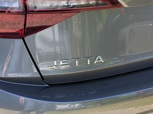Used 2022 Volkswagen Jetta SE FWD image 12