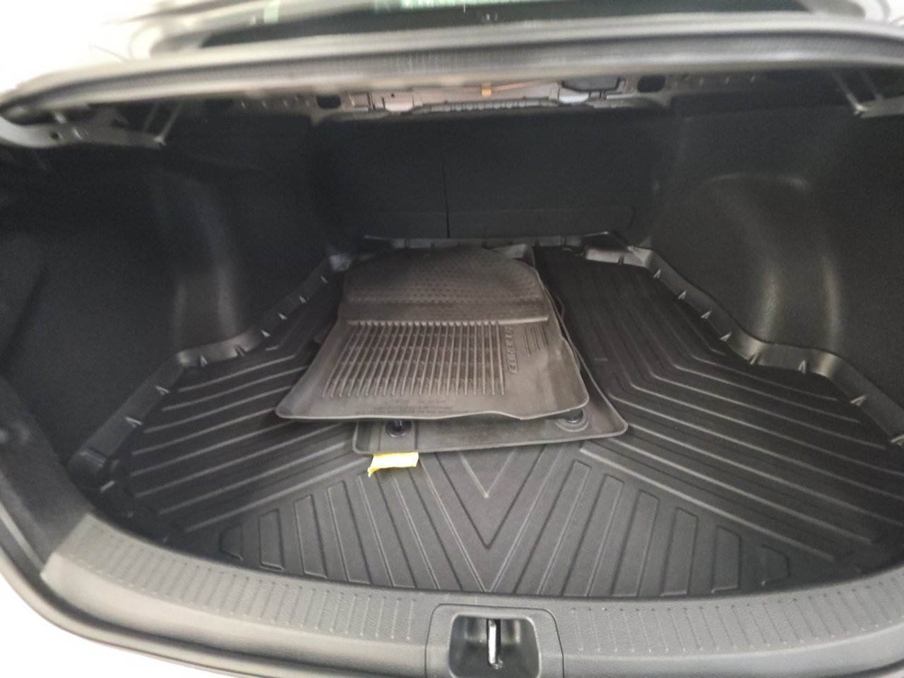 Used 2024 Toyota Corolla SE FWD image 19