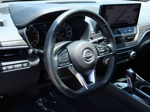 Used 2023 Nissan Altima 2.5 SL FWD image 2
