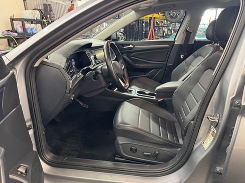 Used 2024 Volkswagen Jetta SE FWD image 25