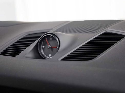 Certified 2023 Porsche Cayenne Platinum Edition image 23