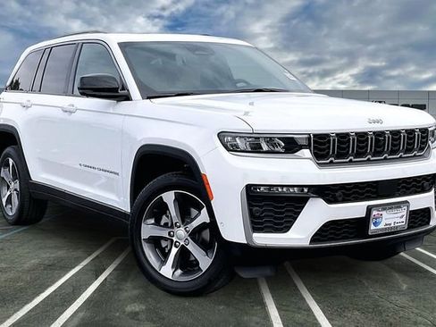 New 2026 Jeep Grand Cherokee Limited w/ Luxury Tech Group II image 14