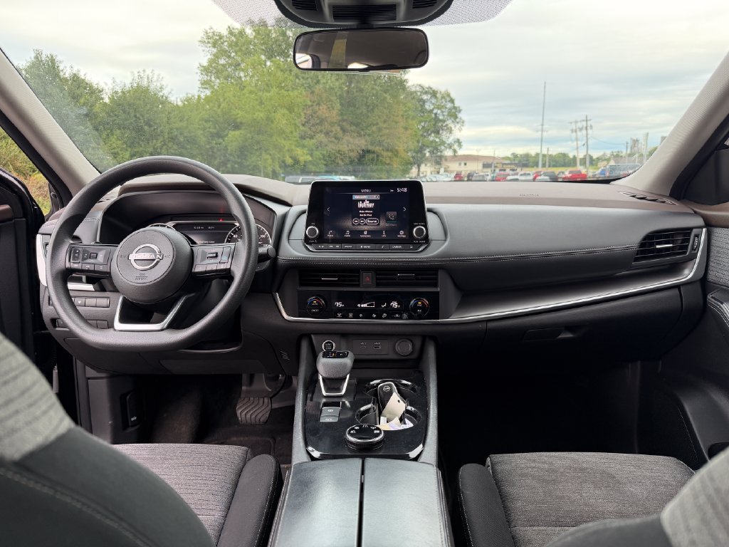Used 2023 Nissan Rogue SV AWD/4WD image 13