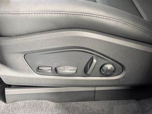 New 2026 Porsche Macan 4 Electric image 28