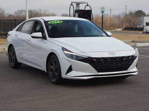 Used 2023 Hyundai Elantra SEL w/ Cargo Package image 2