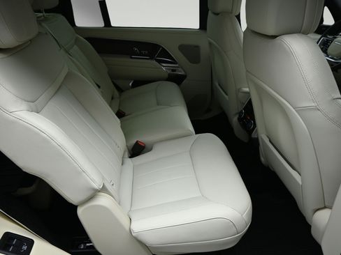 Used 2025 Land Rover Range Rover Long Wheelbase SE AWD/4WD image 9
